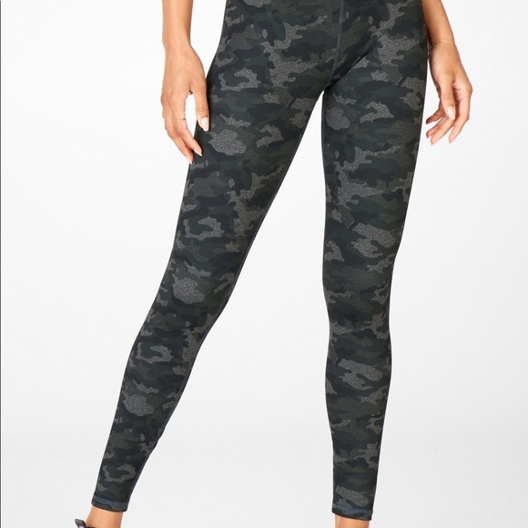 Fabletics power hold camo legging - Picture 2 of 3